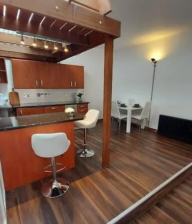 Modern And Spacious Two Bedroom Apartment Ipswich Exterior photo