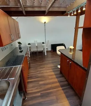 Modern And Spacious Two Bedroom Apartment Ipswich Exterior photo